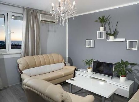 Apartment Laura ロヴィニ エクステリア 写真